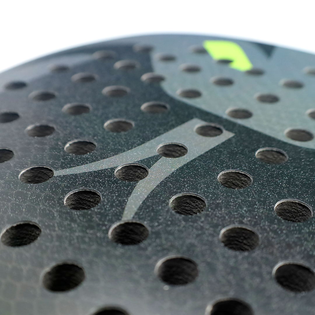 Close up of the blade surface on the Kobura Venom Pro 18K padel racket